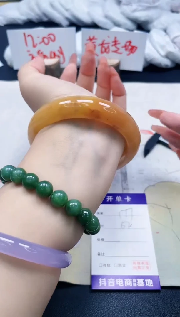 【闪购商品】石英质玉手镯未镶嵌177/62