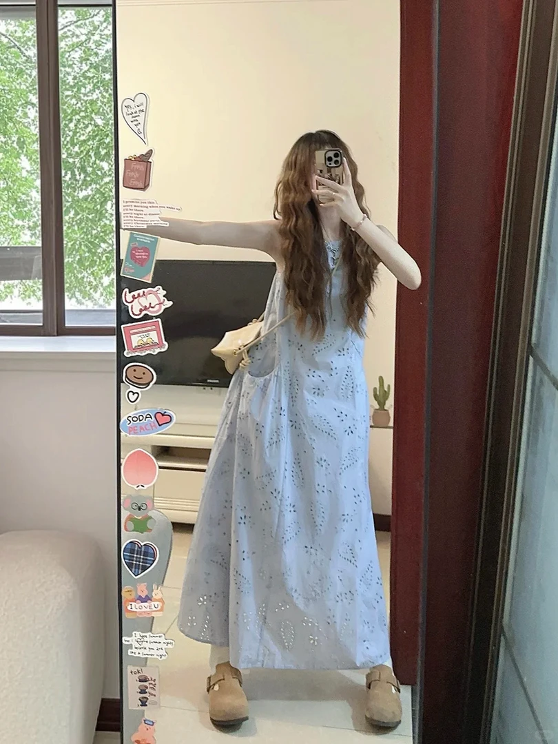 蓝色设计感镂空无袖连衣裙女夏季新款韩系高级感宽松显瘦度假长裙