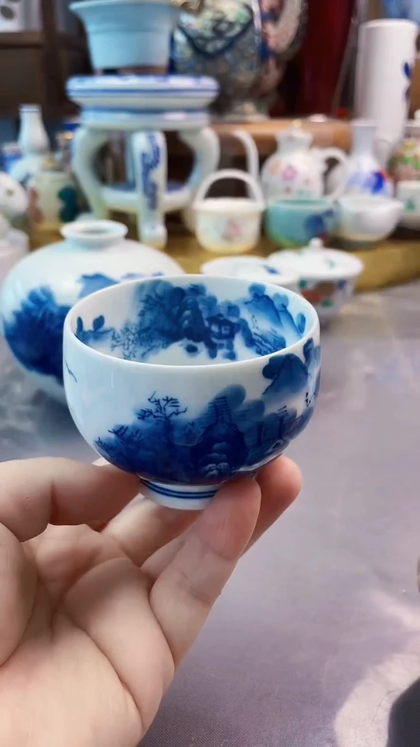 瓷片田万内外绘青花杯