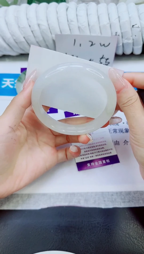 未镶嵌手镯石英质玉117/62