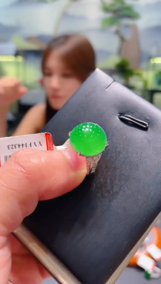 翡翠18K金镶嵌颈饰翡翠A93