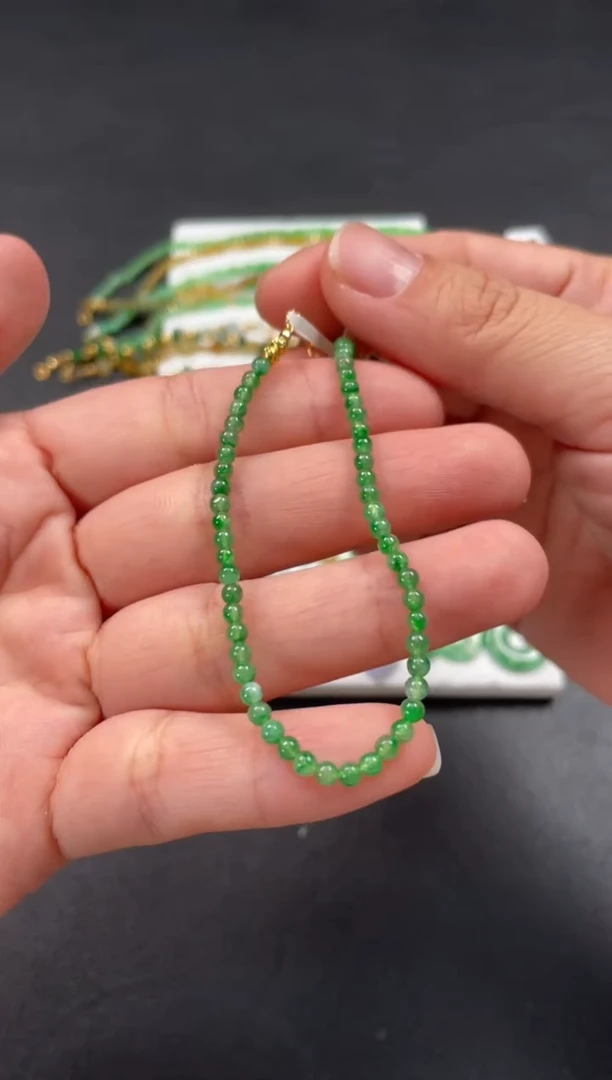 套链18K金镶嵌翡翠一条   P210