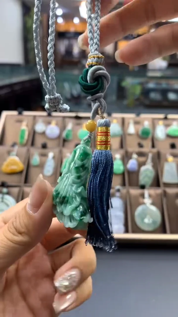 翡翠挂件未镶嵌白菜