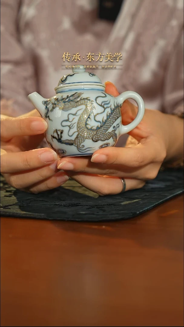 瓷片云由山坊描金龙壶