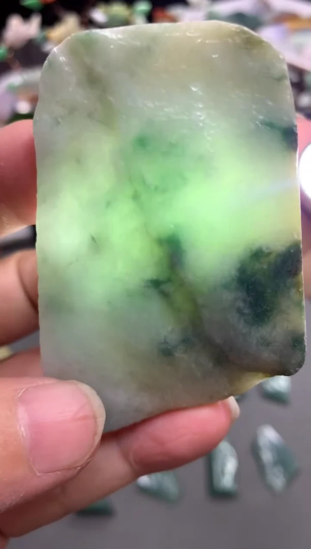 【闪购商品】翡翠颈饰未镶嵌天然翡翠A货