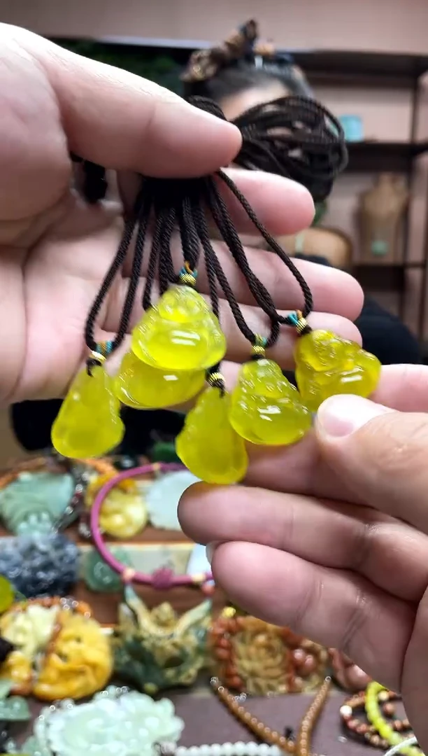 未镶嵌岫玉吊坠多样性发货发其中之一