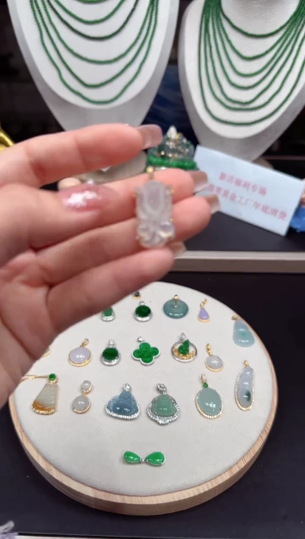 【闪购商品】翡翠颈饰18K金镶嵌4135415241