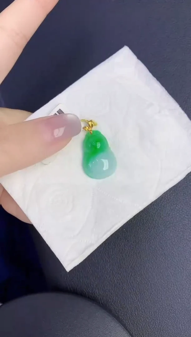 颈饰18K金镶嵌翡翠缅甸天然翡翠A货