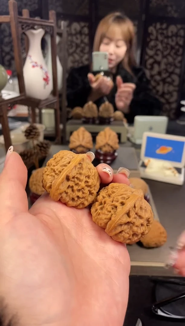 【闪购商品】文玩核桃把件南疆石45尺-1