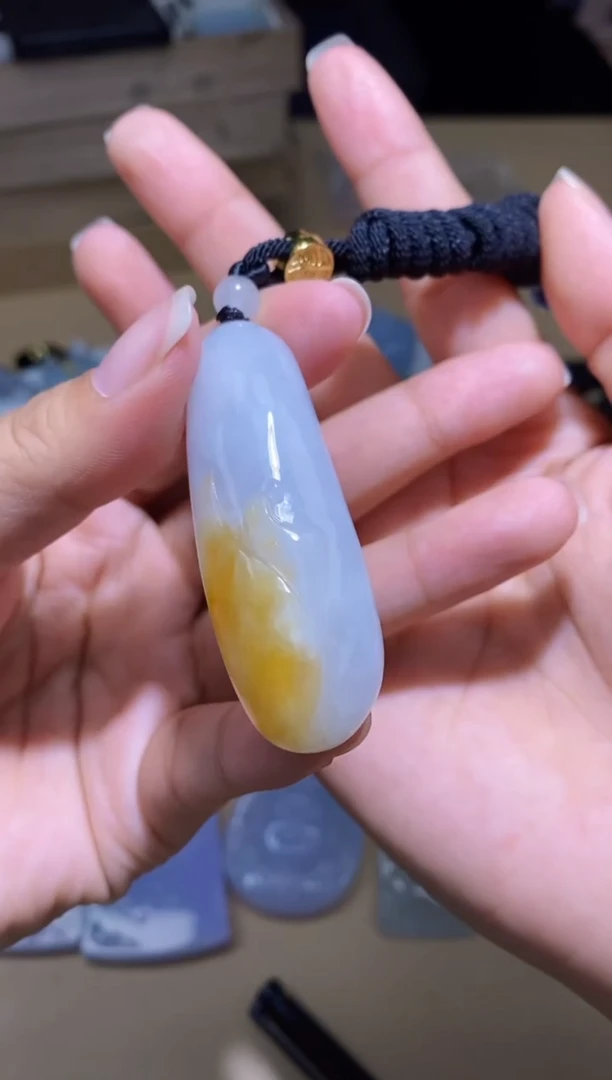 颈饰未镶嵌翡翠挂件