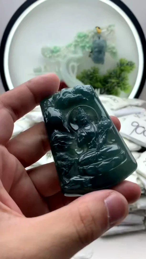 翡翠未镶嵌颈饰大势至