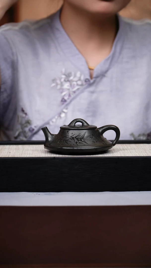 茶壶紫砂君子兰三足扁瓢