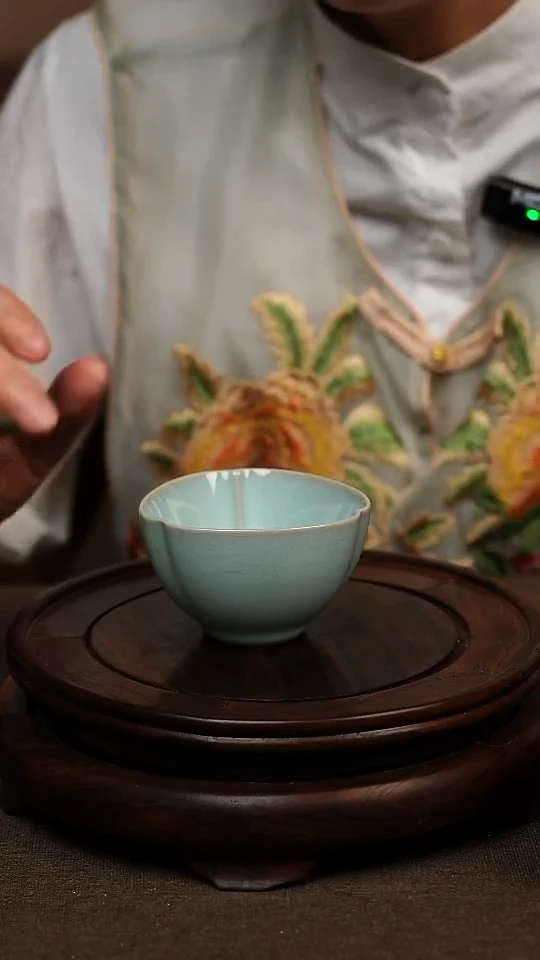 瓷片天青色花口杯80ml微瑕不带礼盒