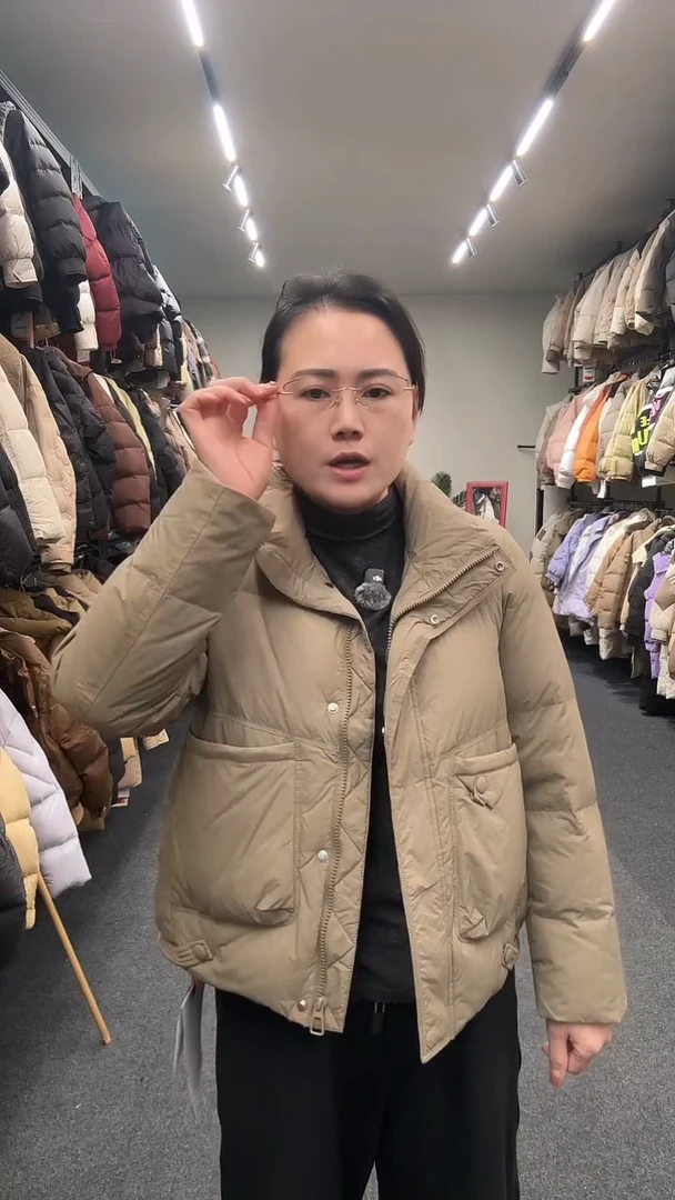 艾雨衣尚羽绒外套