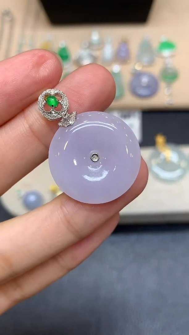 颈饰18K金镶嵌翡翠平安扣【无服务费