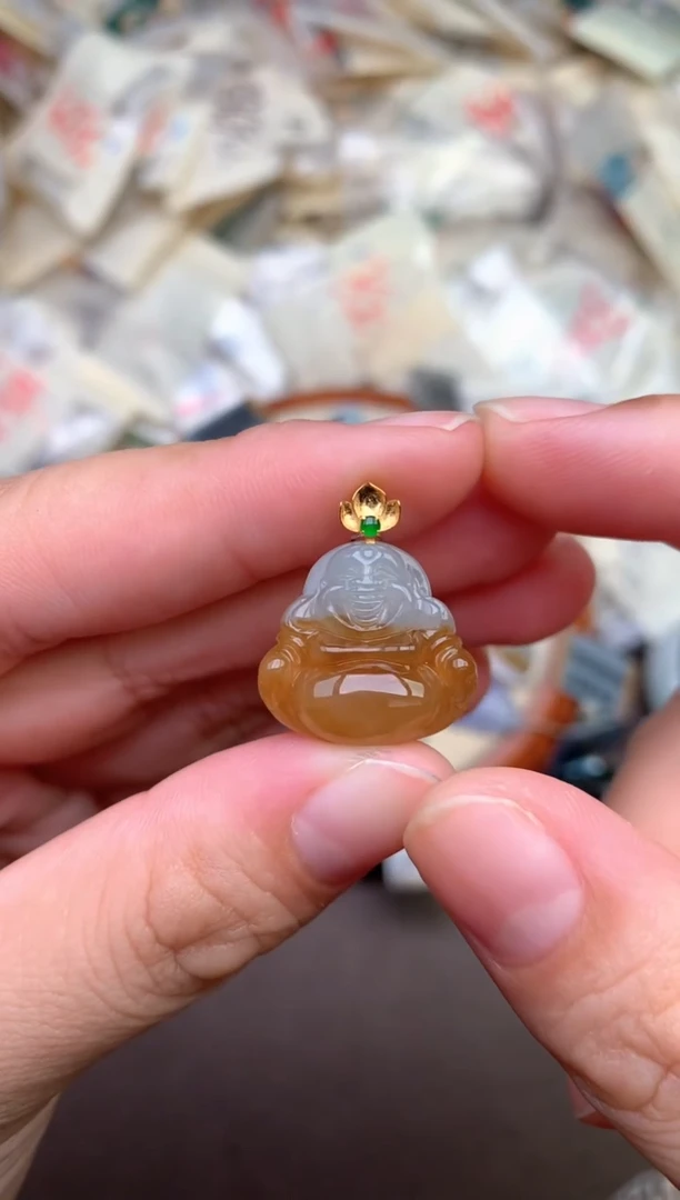 18K金镶嵌挂件翡翠 —