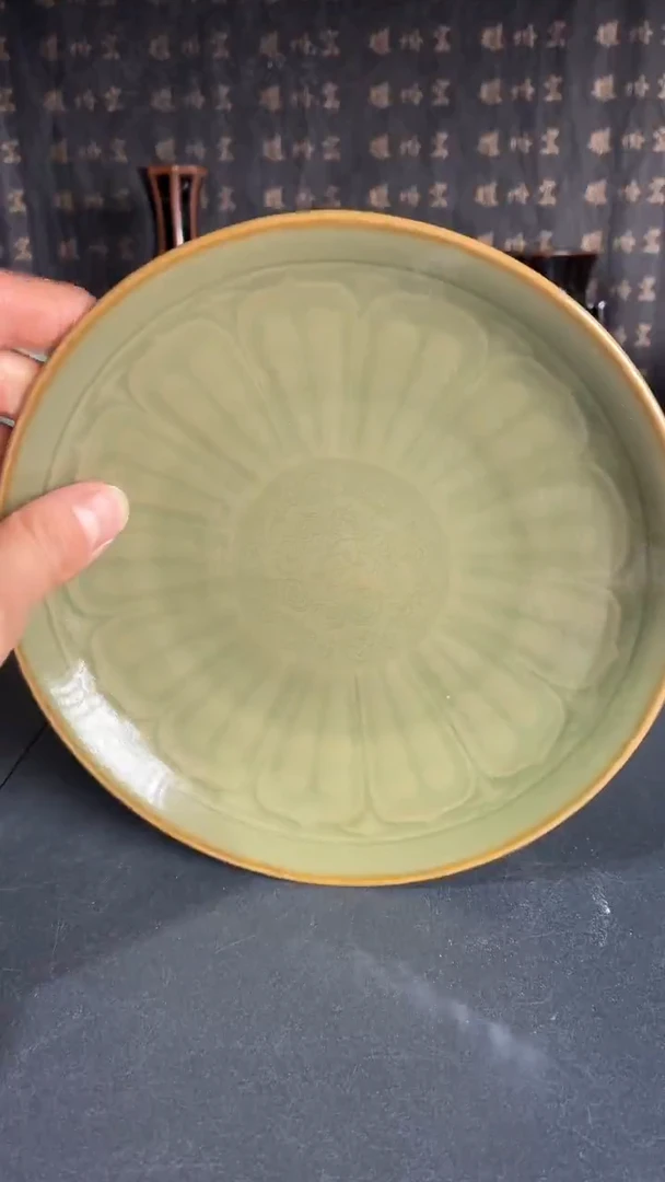 耀州窑仰山青釉莲瓣盘大瑕