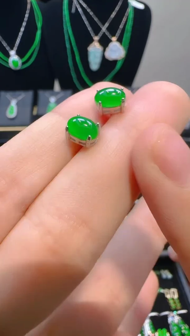 颈饰银S925镶嵌翡翠蛋面耳钉