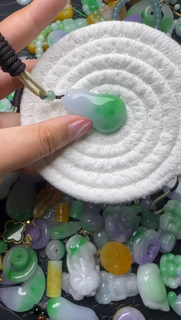 颈饰未镶嵌翡翠缅甸翡翠吊坠