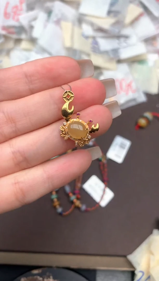 18K金镶嵌挂件翡翠一