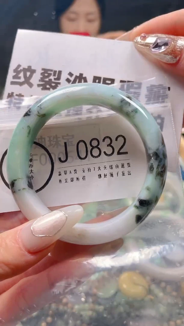 【闪购商品】翡翠颈饰未镶嵌54-56/J/纹裂沙眼瑕疵介意勿拍