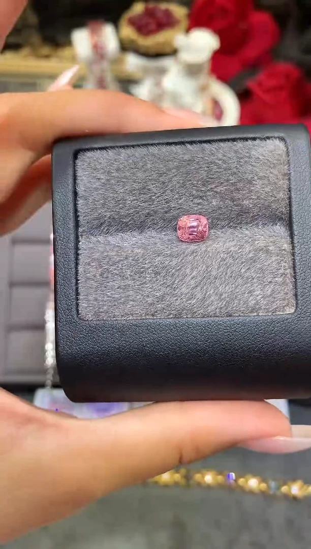 未镶嵌裸石定制尖晶石枕型 柔和桃色调 1.51ct