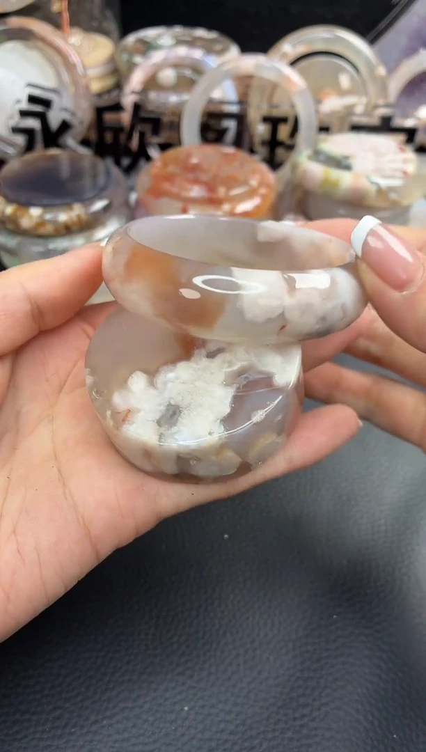 未镶嵌手镯（圆镯）石英质玉54