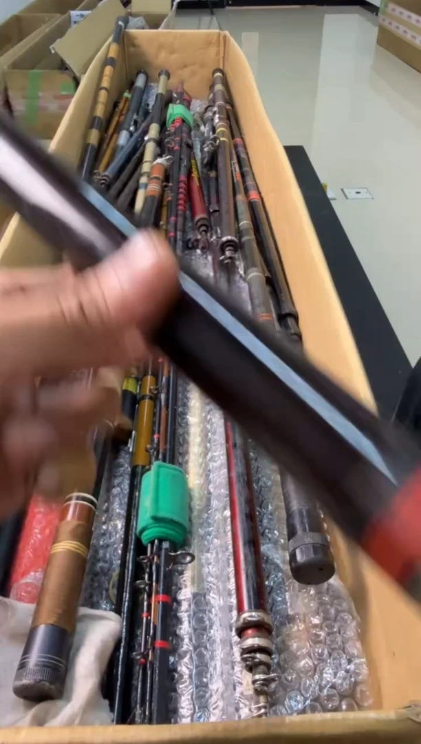 用****2鱼竿孤品微瑕，以直播间介绍为准，加10元发顺丰