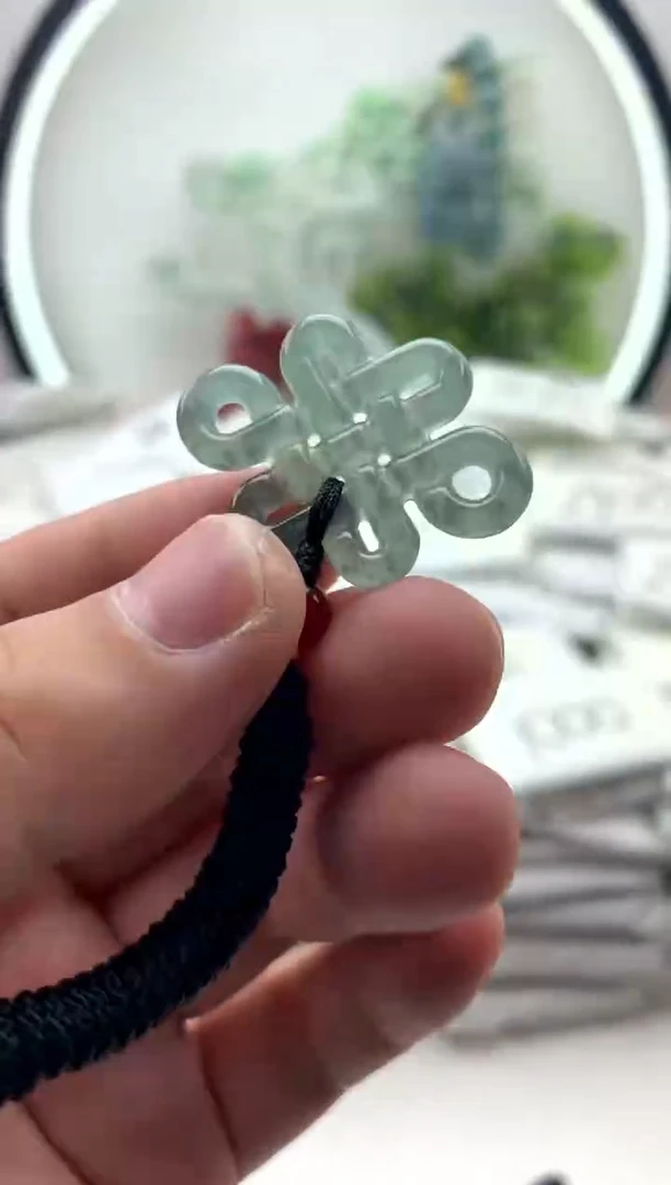 翡翠未镶嵌颈饰挂件