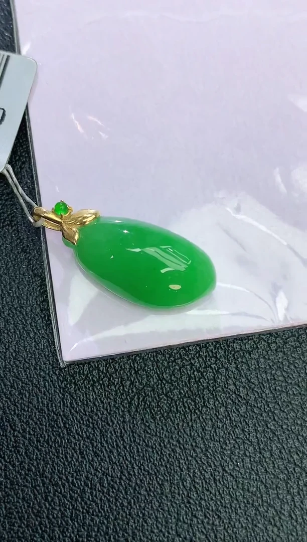 颈饰18K金镶嵌翡翠赠礼盒证书 麦麦