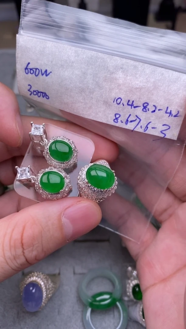 未镶嵌定制翡翠绿蛋