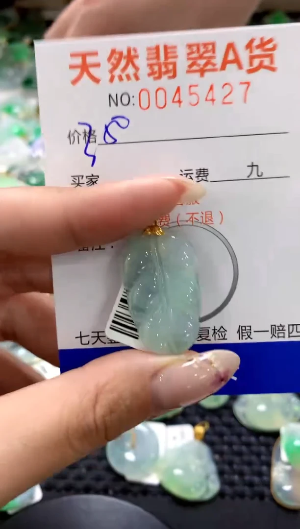翡翠18K金镶嵌颈饰11111111111111111