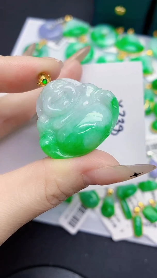 颈饰18K金镶嵌翡翠缅甸天然翡翠A货