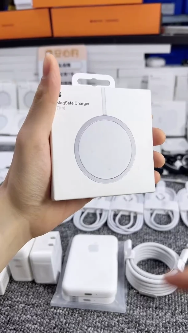 准新品港版25W编织款无线磁吸充一手带盒未使用