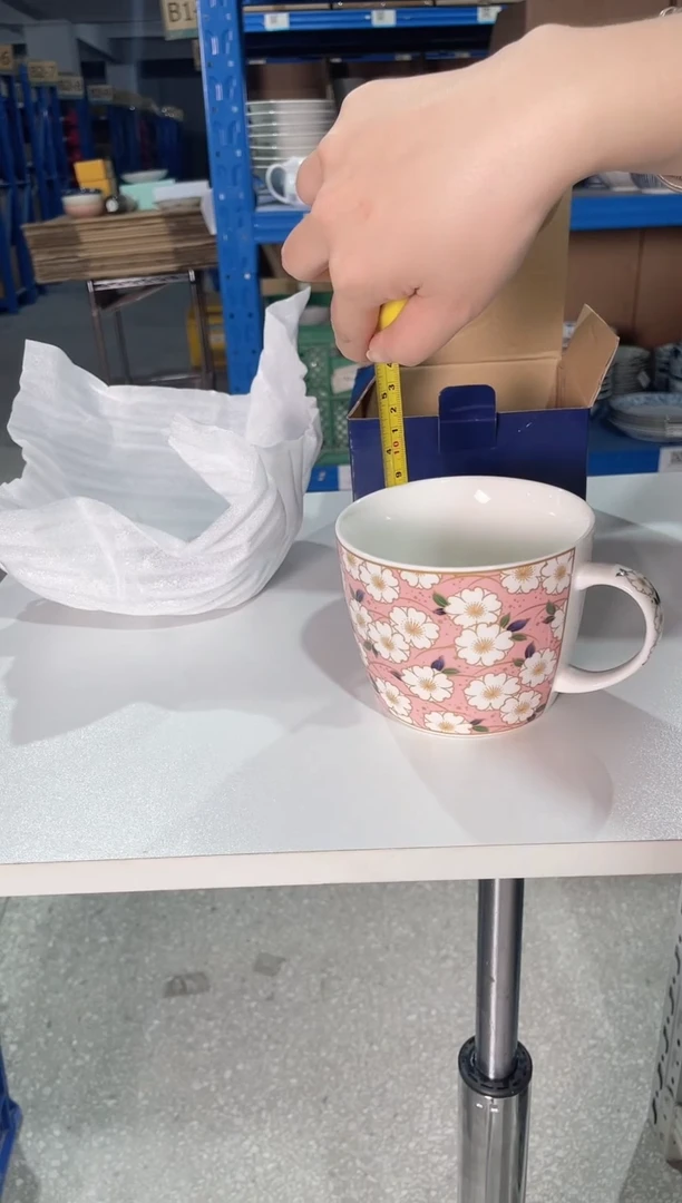 陶瓷花锦 粉流白樱马克杯300ML