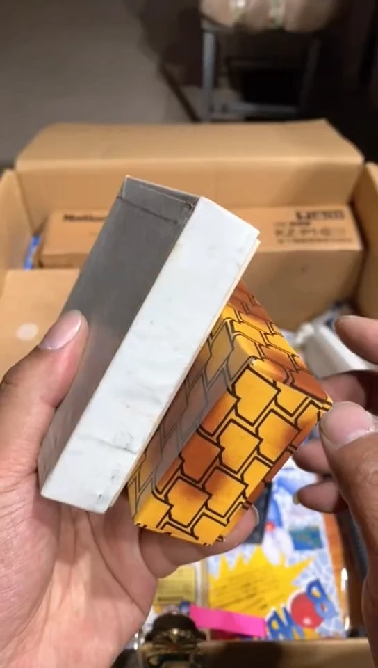 8新中古商品，瑕疵品，不保好坏。522