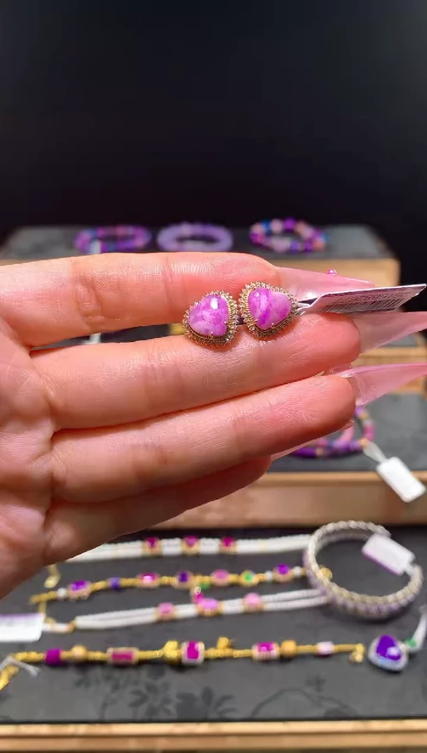 苏纪石（舒俱来）18K金镶嵌，耳钉