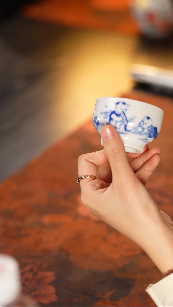 九段烧/妙手青花婴戏压手杯