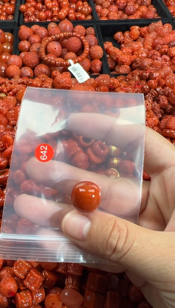 南红玛瑙未镶嵌颈饰1