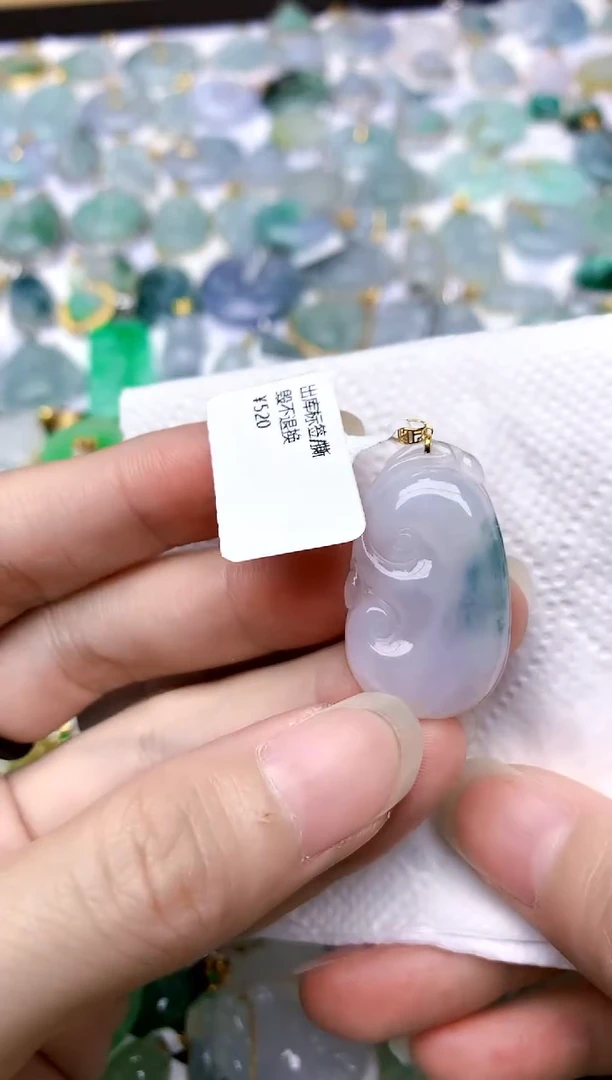 颈饰18K金镶嵌翡翠天然A货翡翠