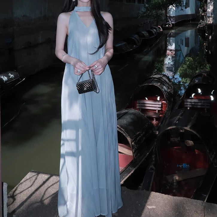 高级感裙子长款度假风显瘦挂脖吊带连衣裙女夏季气质名媛新款长裙