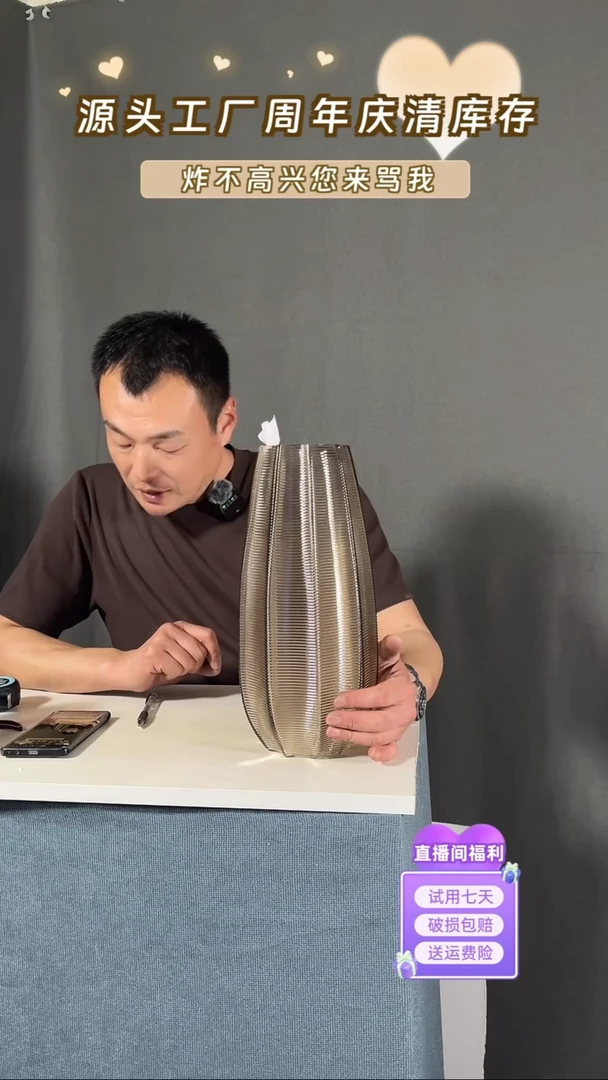 【闪购商品】玻璃107茶色横纹花瓶34高