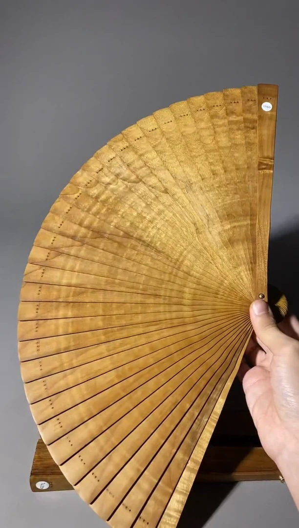 金丝楠一**尚116号26cm小叶桢楠扇子
