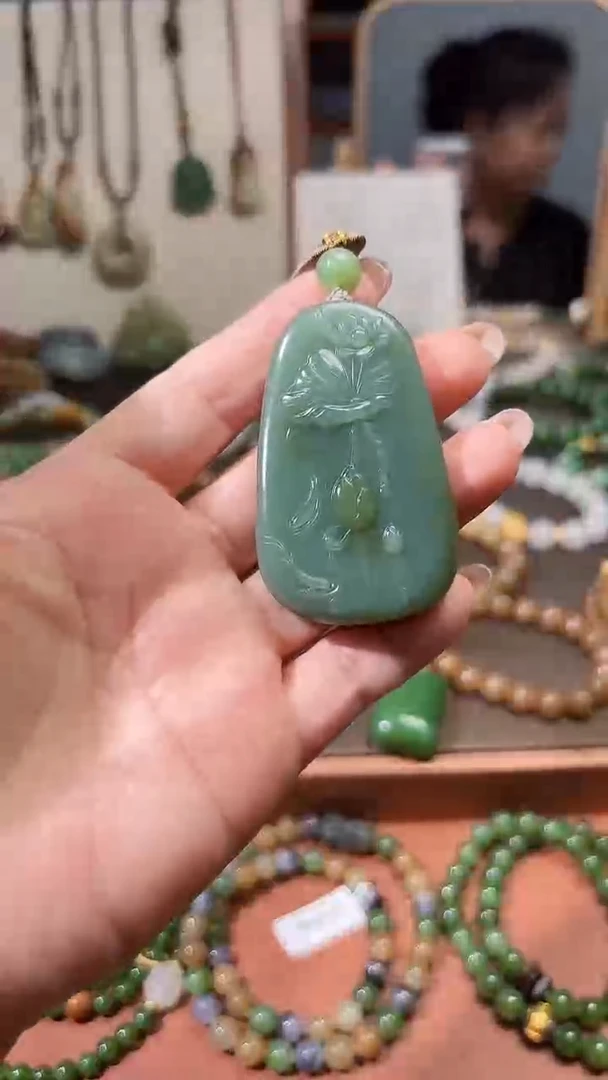 颈饰未镶嵌和田玉（碧玉）1
