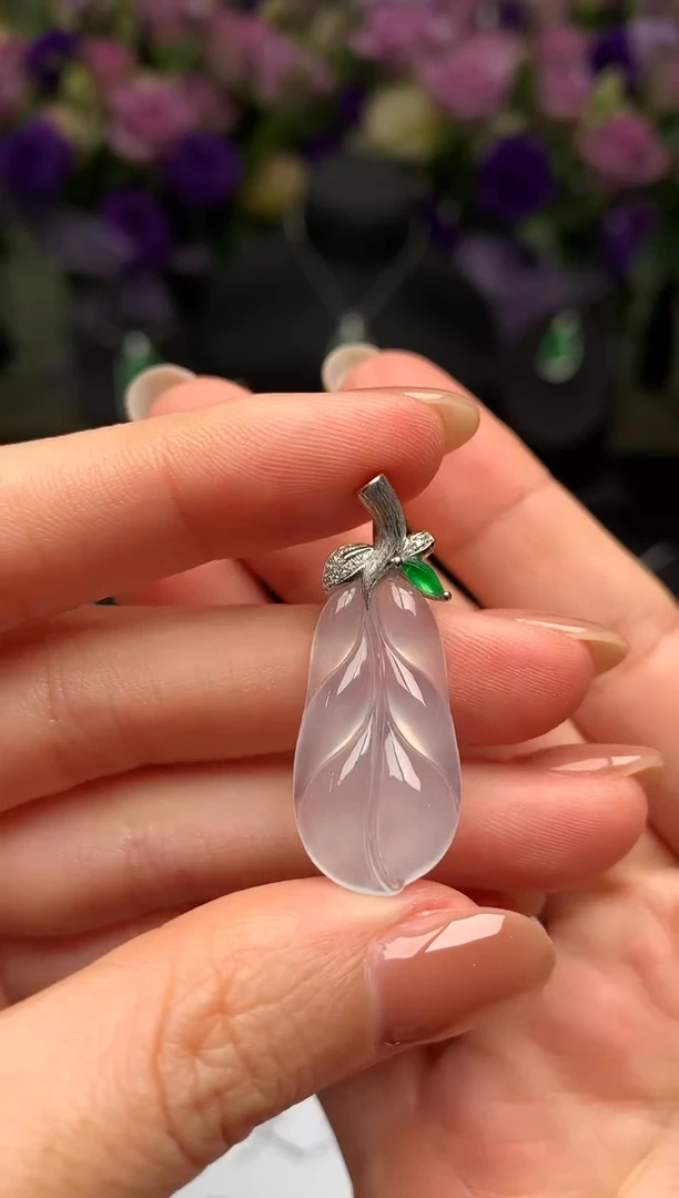 颈饰18K金镶嵌翡翠叶子