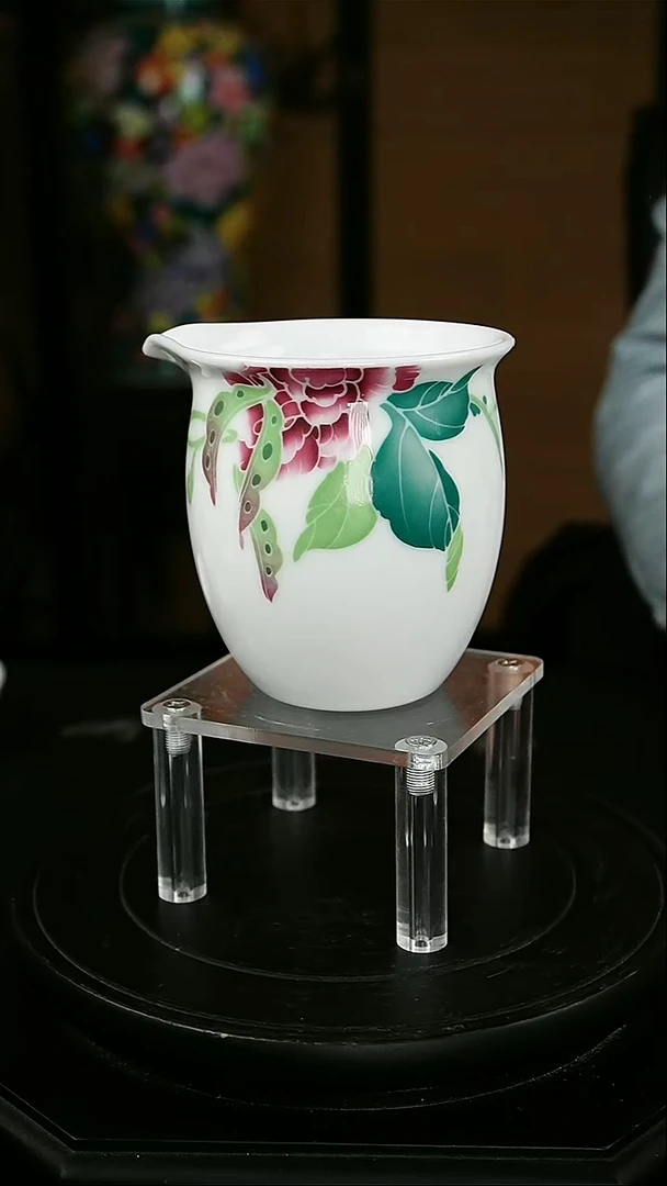 手绘款四季扁豆玉泥鹰嘴公道杯260CC