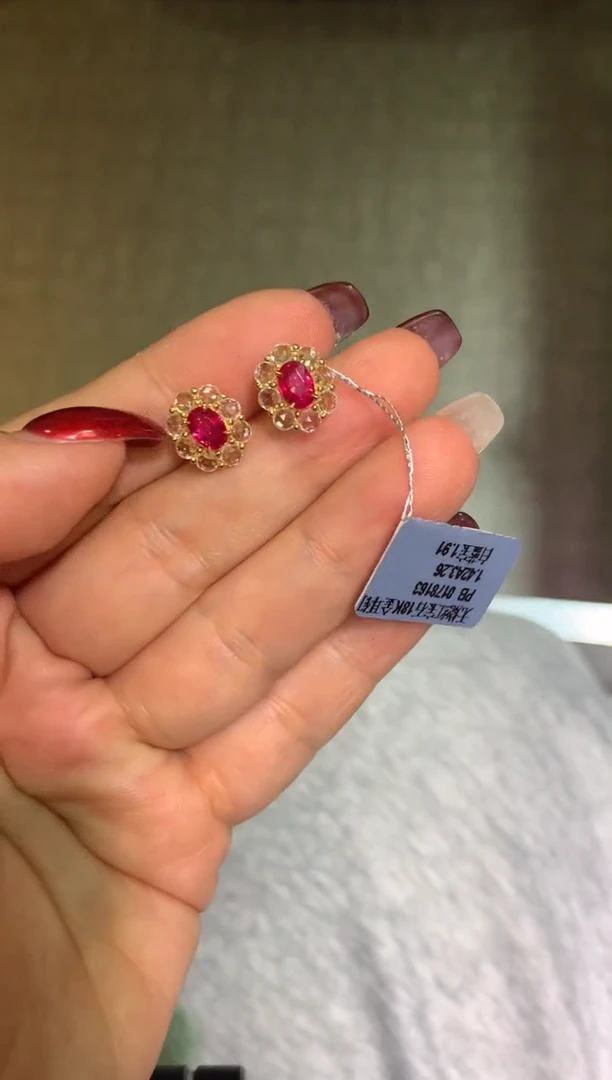 18K金镶嵌耳饰红宝石1.42ct