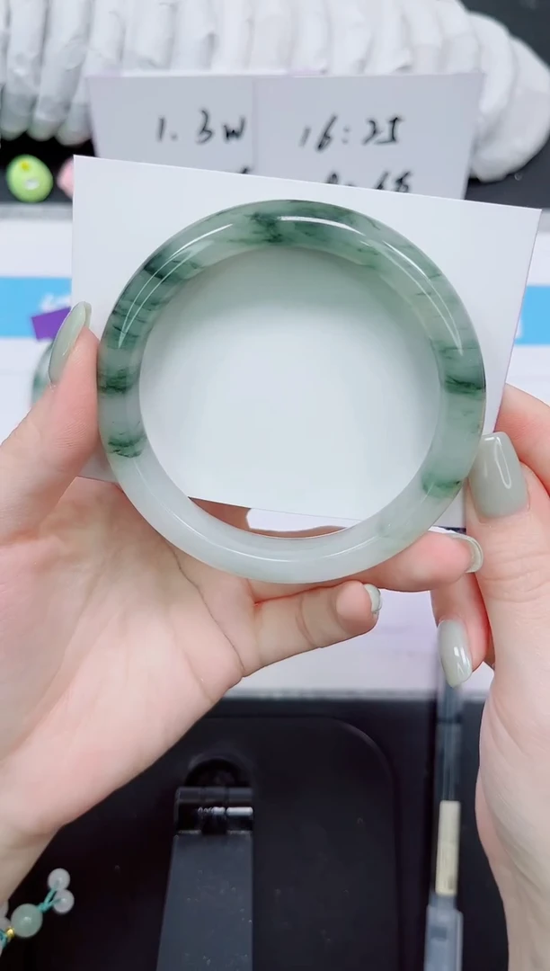 石英质玉未镶嵌手镯83