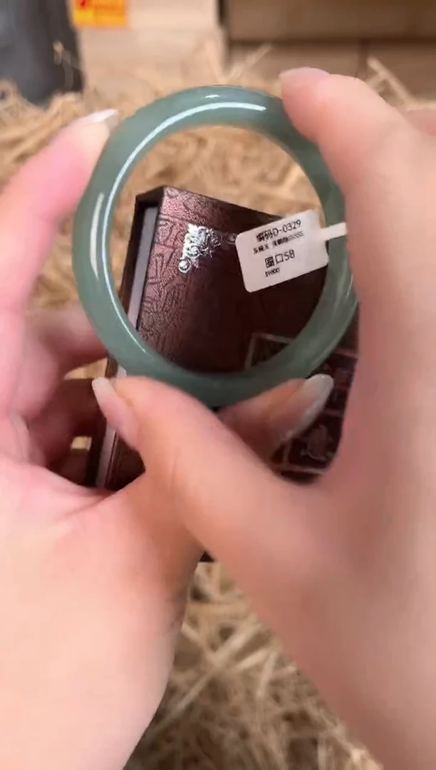 未镶嵌手镯石英质玉D-0329