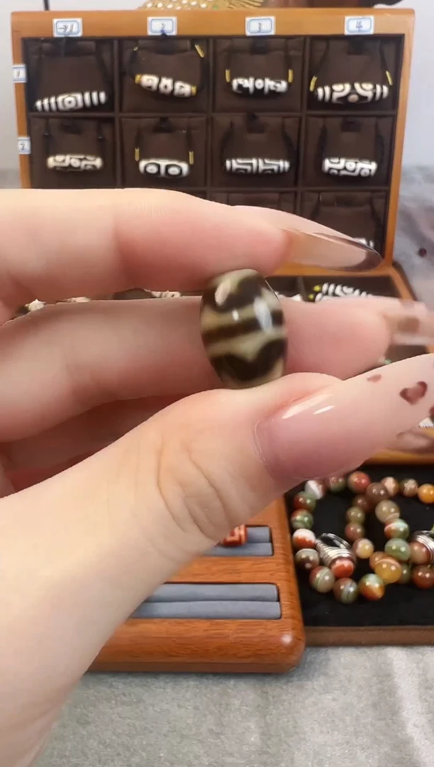 玛瑙/玉髓（覆膜）颈饰未镶嵌22.（微瑕）